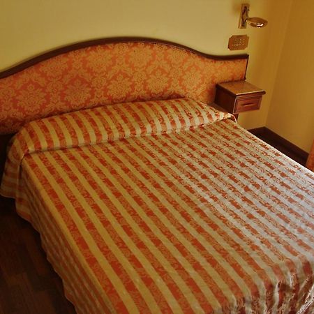 Hotel Valdaso Pedaso Buitenkant foto